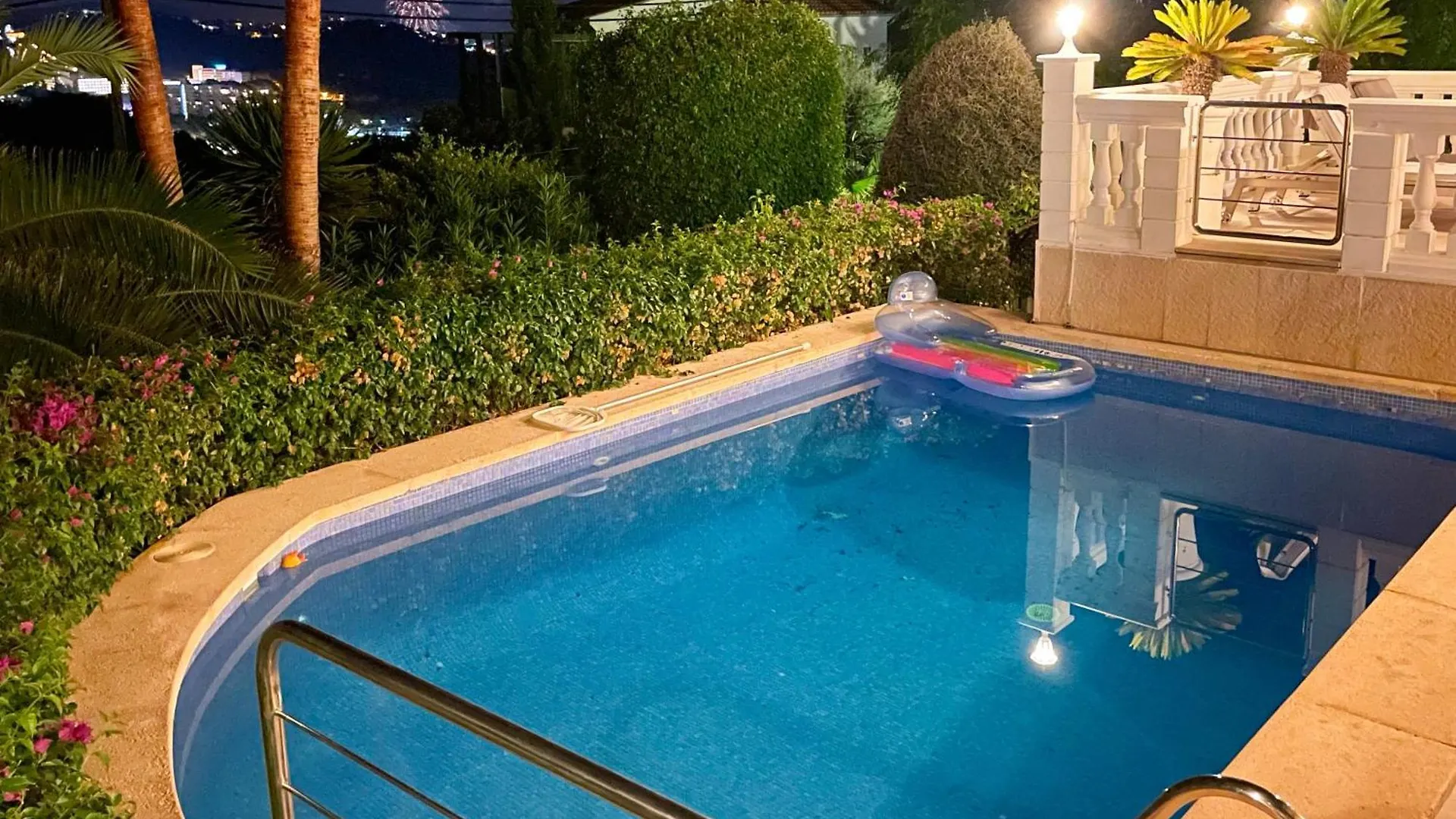 Exklusive Villa In Paguera Fuer Bis Zu 8 Personen, Mit Meerblick Und Pool