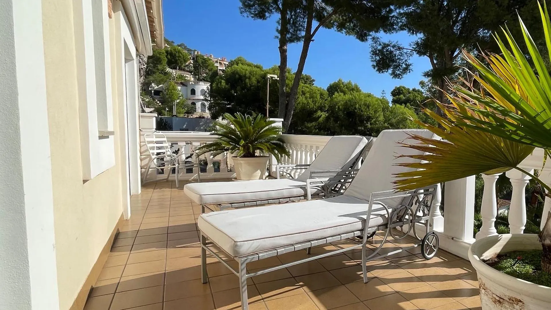 Exklusive Villa In Paguera Fuer Bis Zu 8 Personen, Mit Meerblick Und Pool