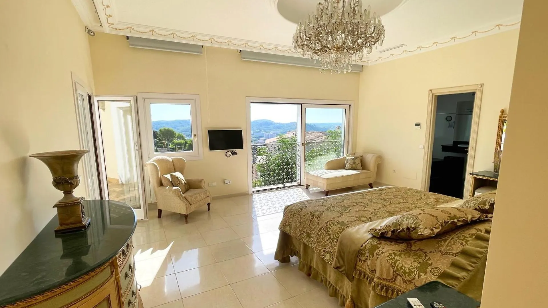Exklusive Villa In Paguera Fuer Bis Zu 8 Personen, Mit Meerblick Und Pool