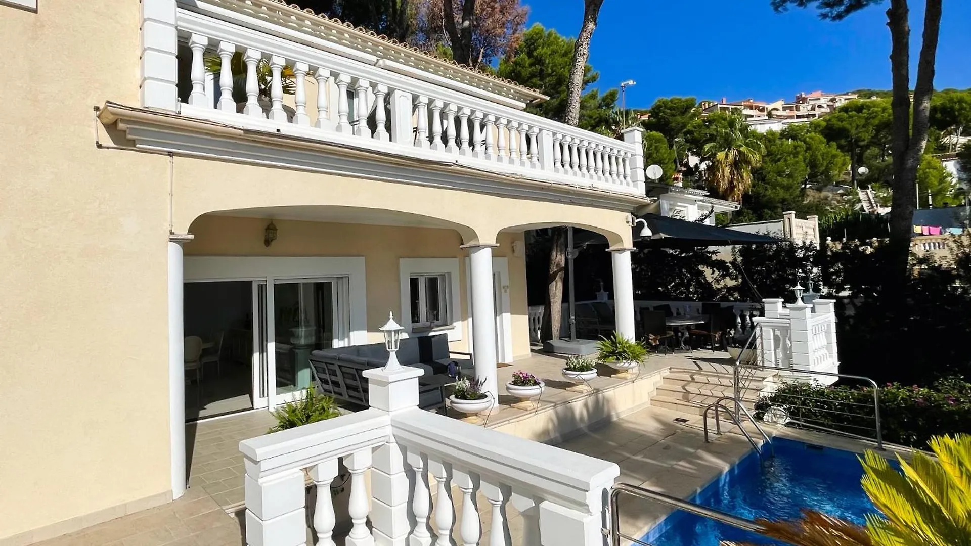 Exklusive Villa In Paguera Fuer Bis Zu 8 Personen, Mit Meerblick Und Pool Spain